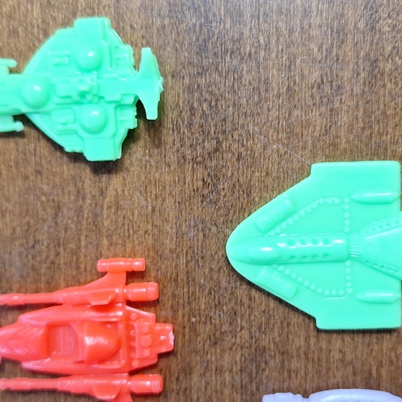 Colorful Space Ship Game Pieces - Picture 3 of 4